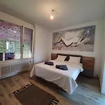 Jung Apartment
