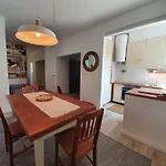 Jung Apartment